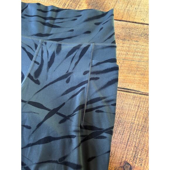 Athleta Salutation Stash Pocket II 7/8 Tight Womens Zebra Print Leggings Medium - Picture 2 of 6